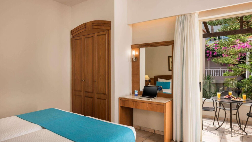 Elotis Suites Ag. Marina