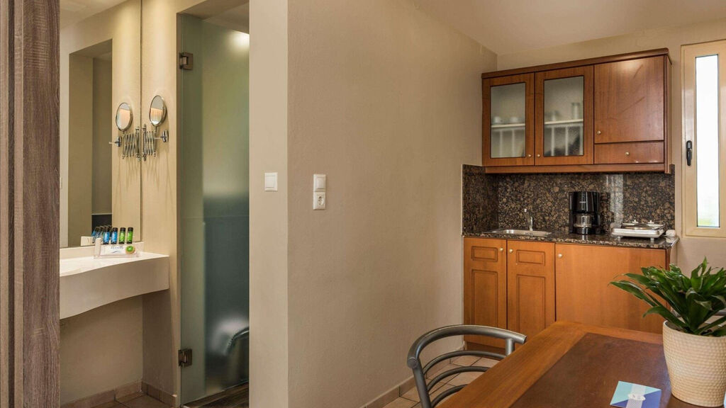 Elotis Suites Ag. Marina