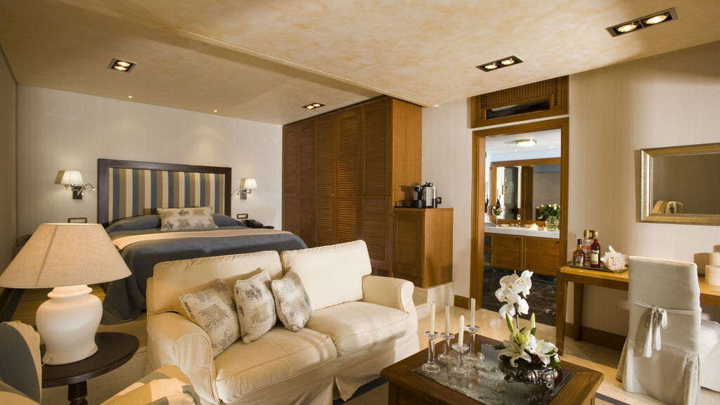 Elounda Beach Hotel & Villas