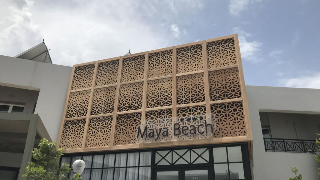 Enorme Maya Beach Resort