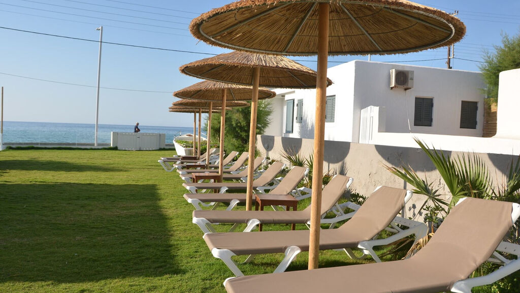 Enorme Maya Beach Resort