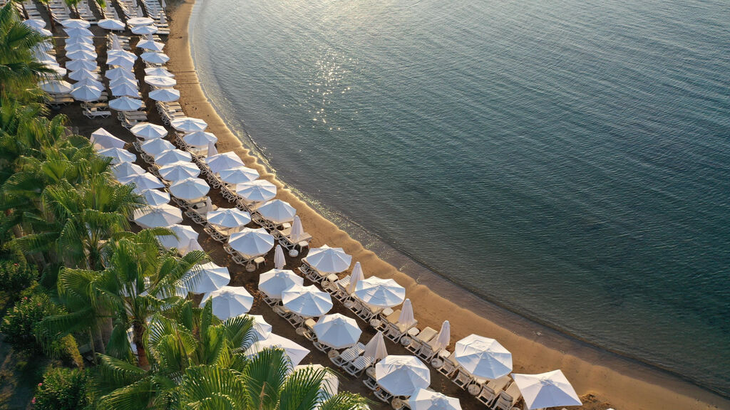 Eos Beach Resort By Selene