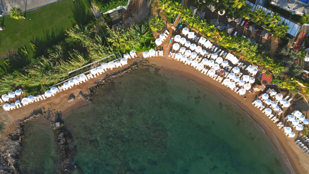 Eos Beach Resort By Selene