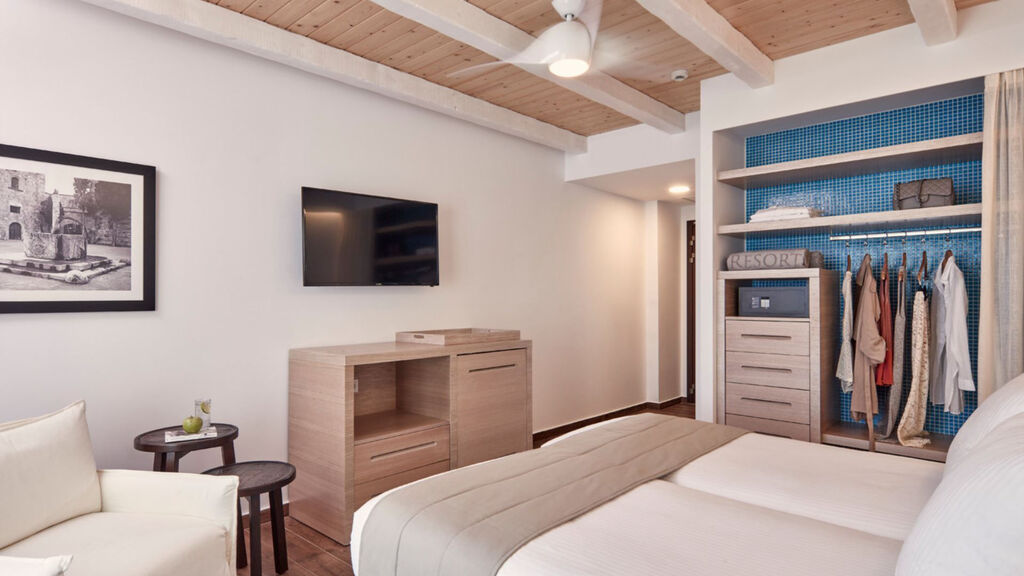 Esperos Blue Village