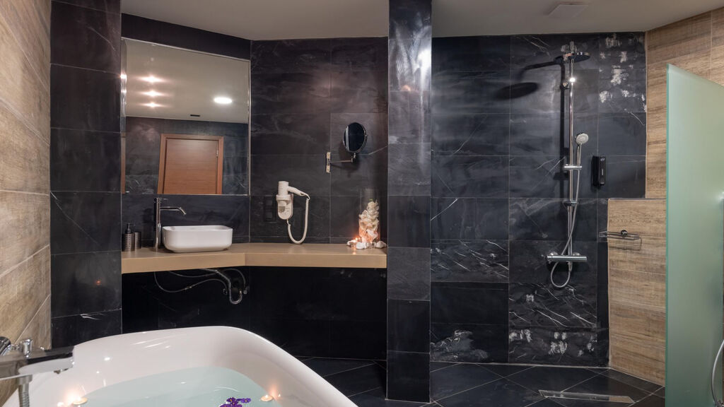 Eva Mare Hotel & Suites