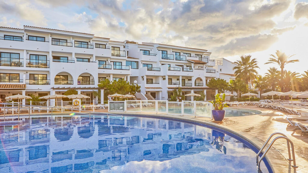 Fergus Style Bahamas