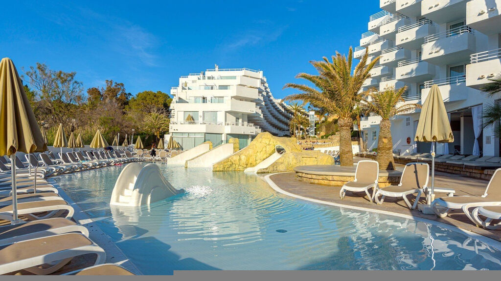 Fergus Style Cala Blanca Suites