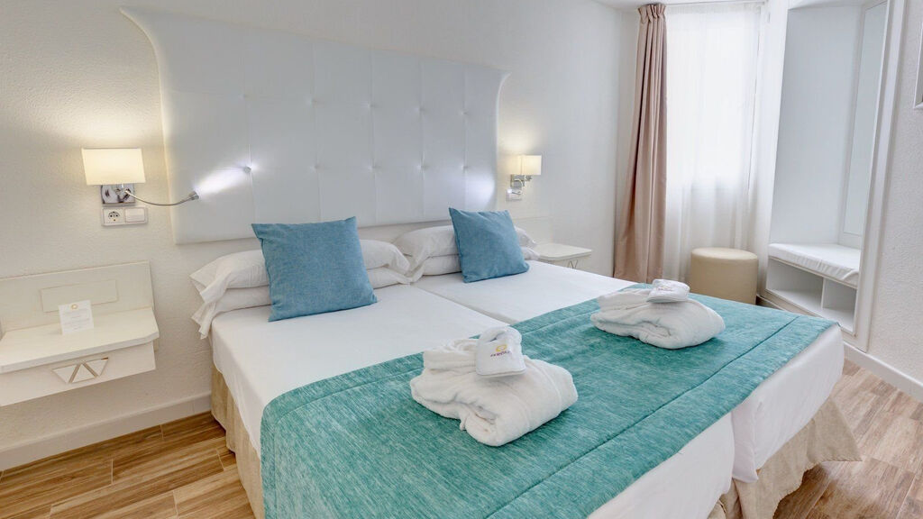 Fergus Style Cala Blanca Suites