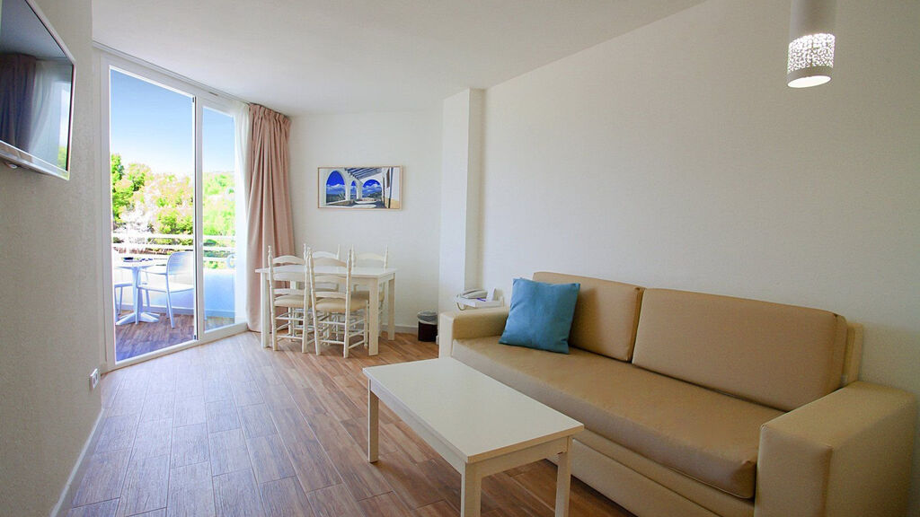 Fergus Style Cala Blanca Suites