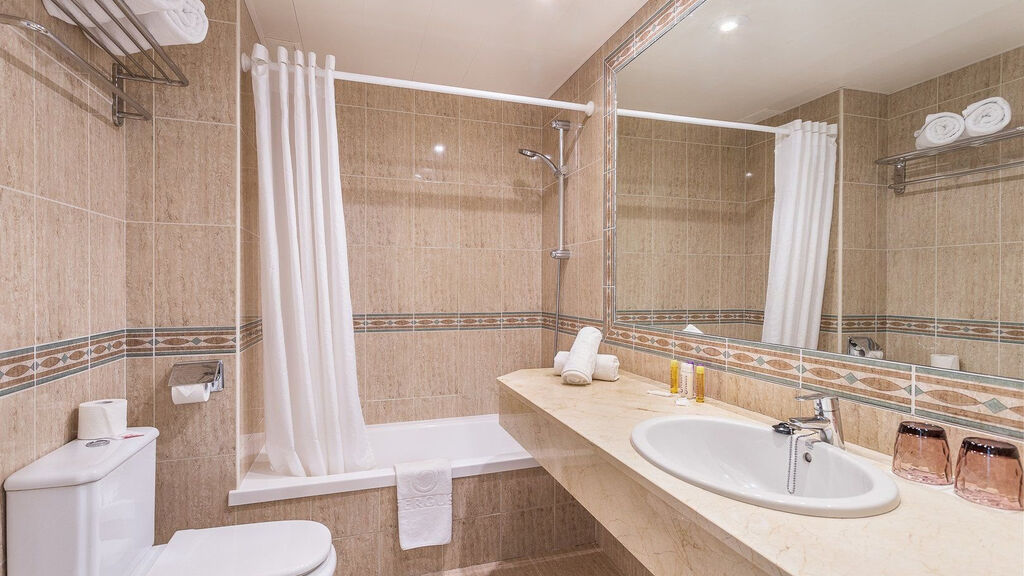 Fergus Style Cala Blanca Suites