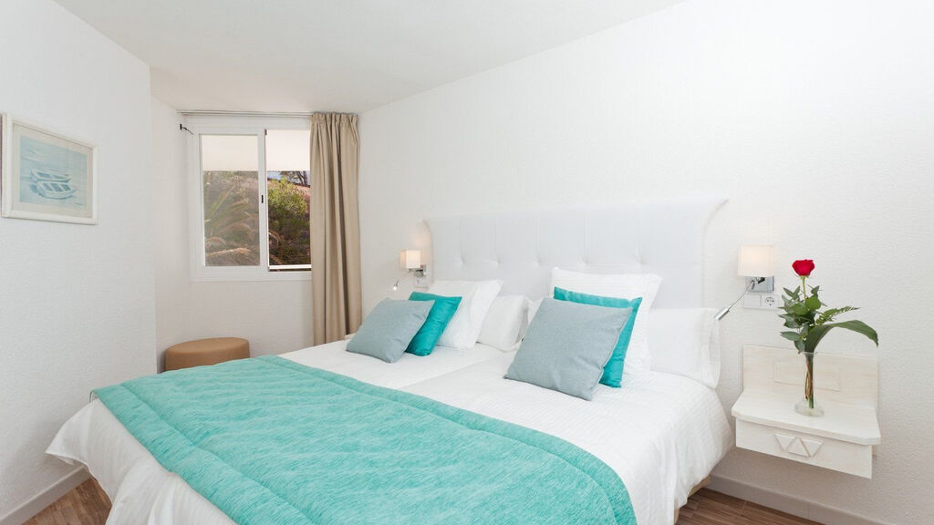 Fergus Style Cala Blanca Suites