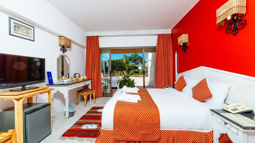 Flamenco Beach & Resort