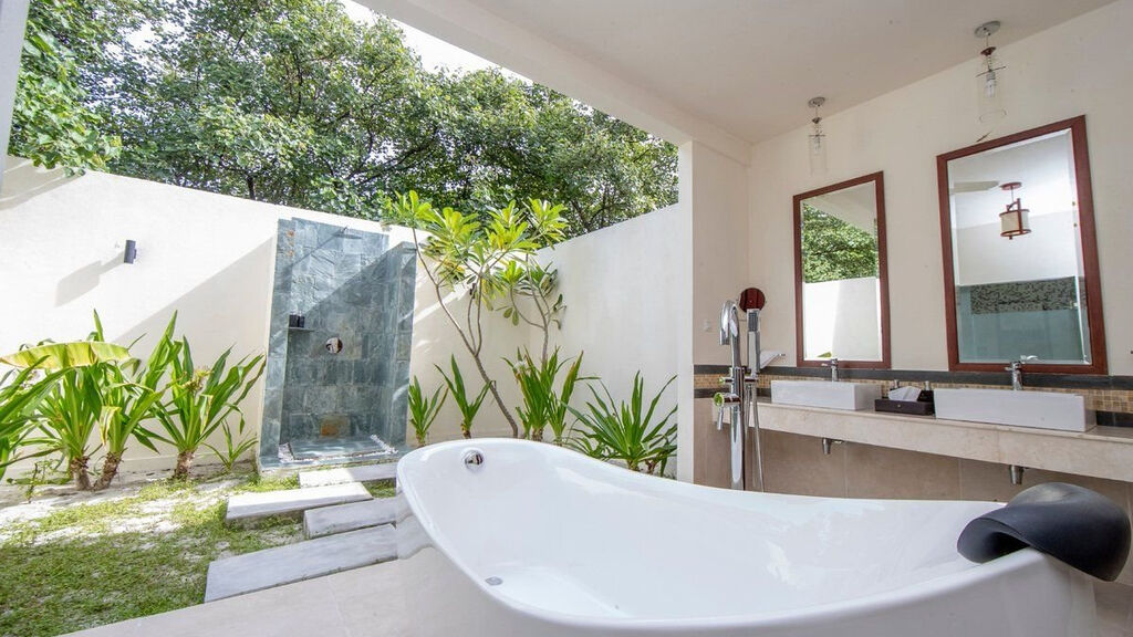 Furaveri Island Resort & Spa