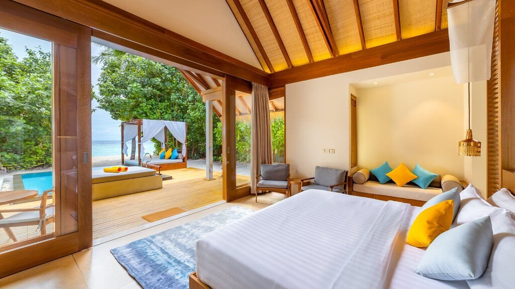 Furaveri Island Resort & Spa