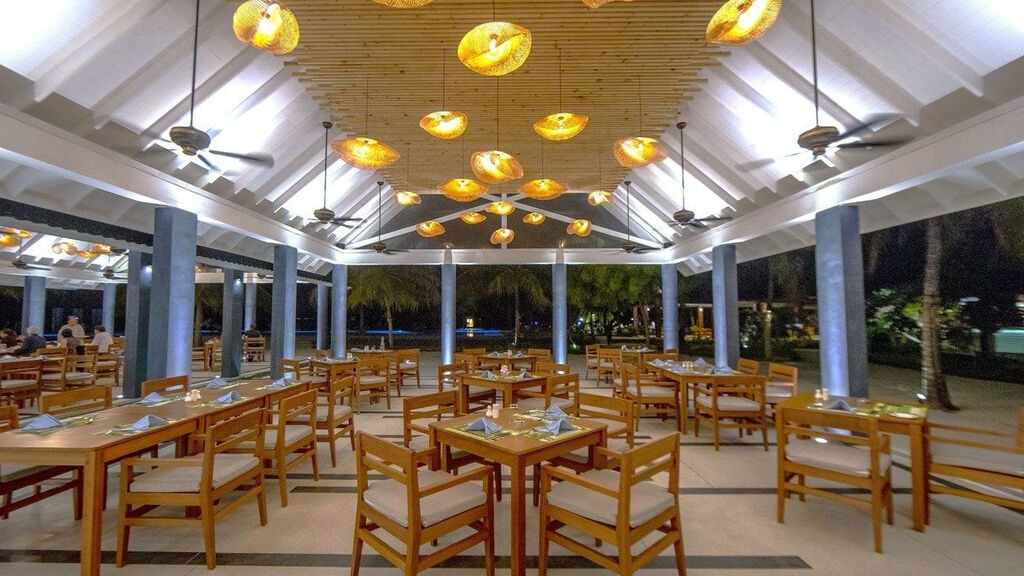 Furaveri Island Resort & Spa