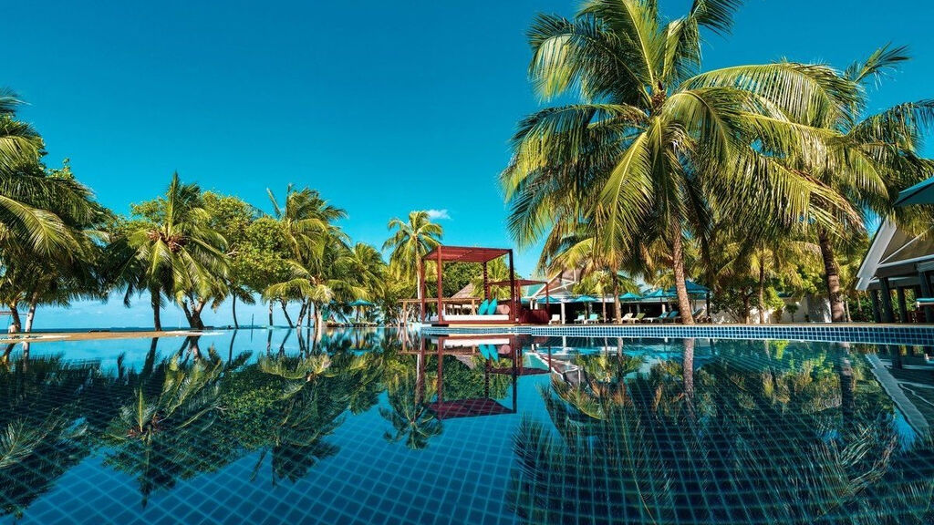 Furaveri Island Resort & Spa