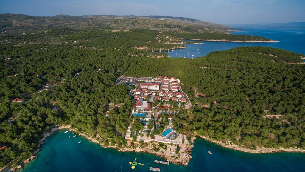 Gava Waterman Milna Resort