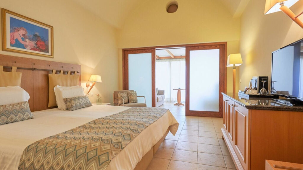 Giannoulis Santa Marina Plaza