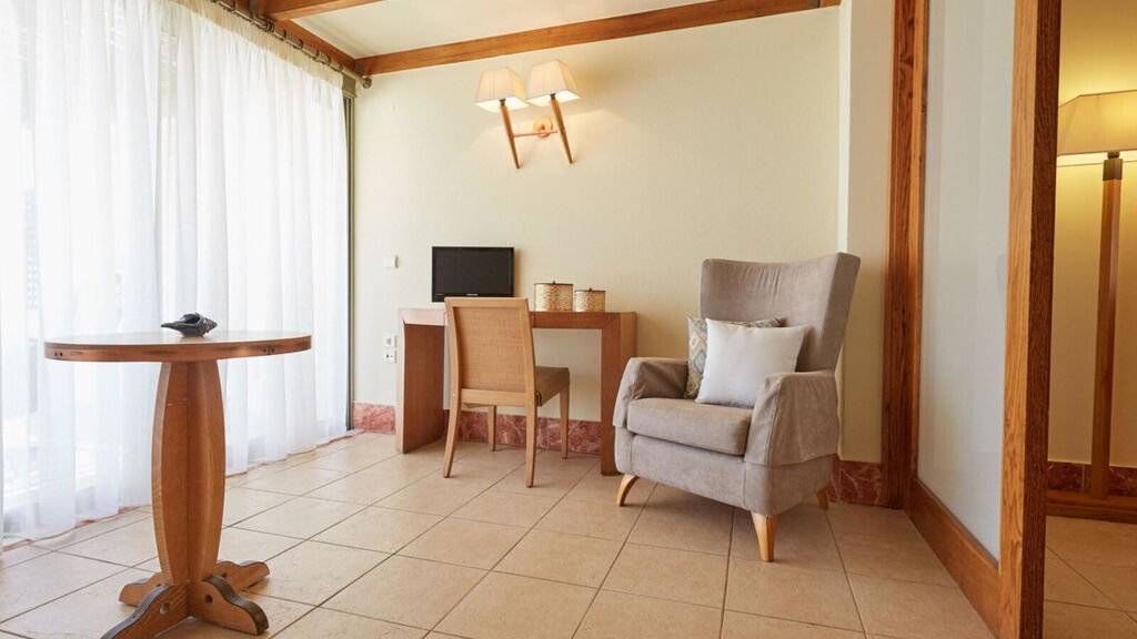 Giannoulis Santa Marina Plaza