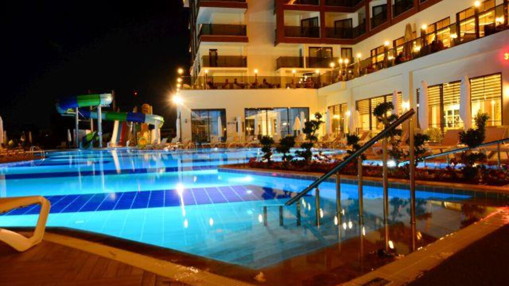 Glamour Resort & Spa