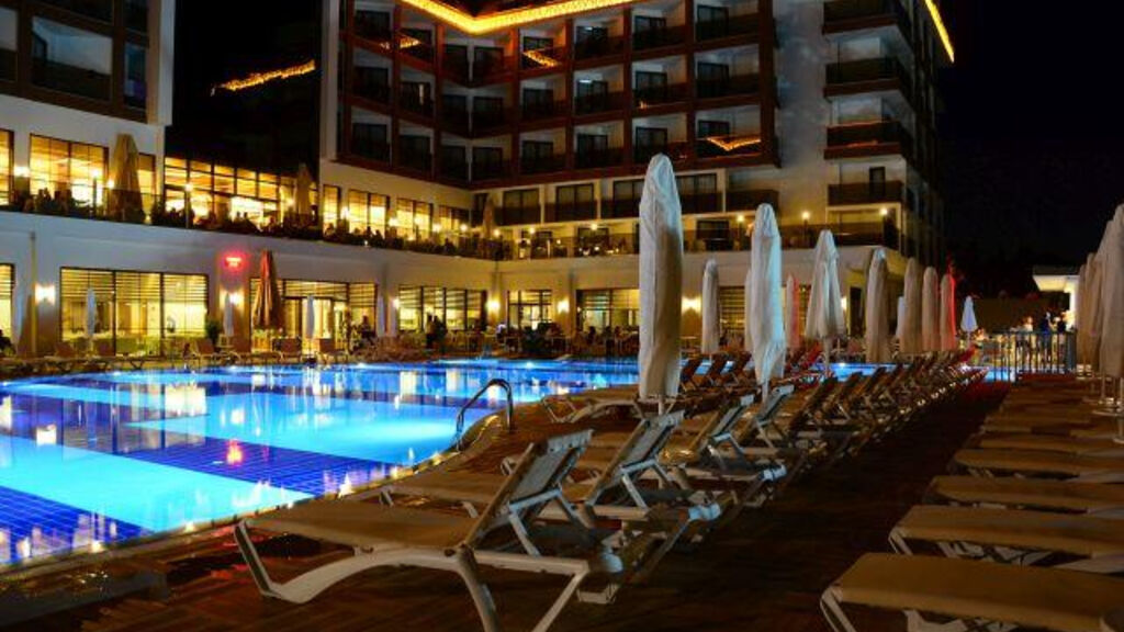 Glamour Resort & Spa
