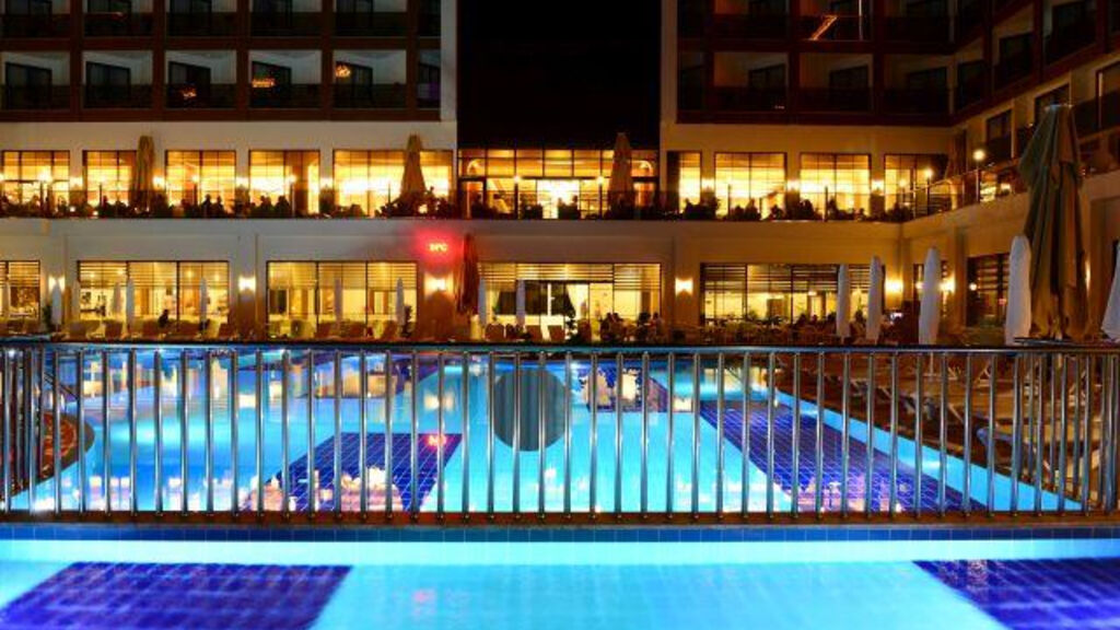 Glamour Resort & Spa