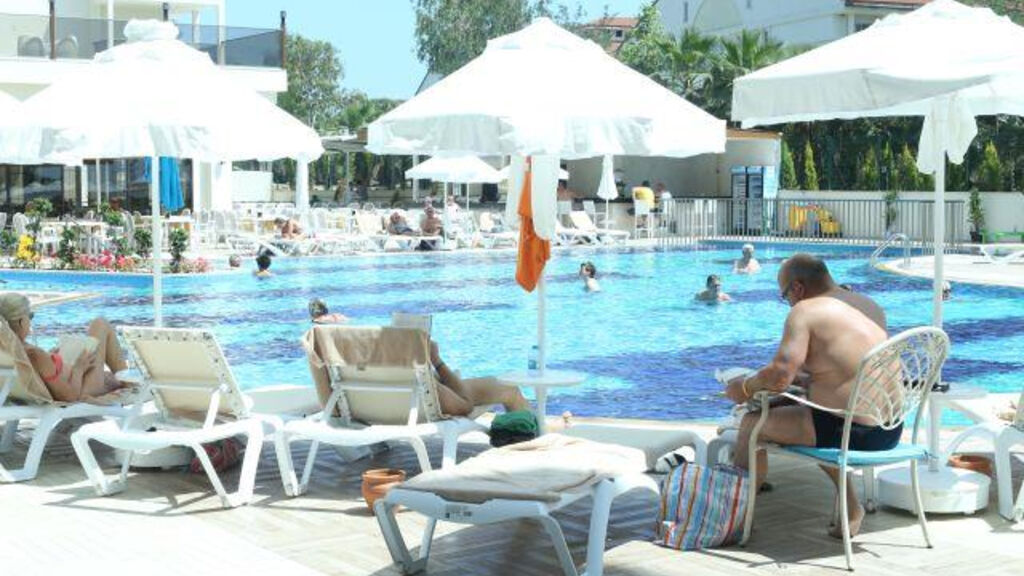 Glamour Resort & Spa