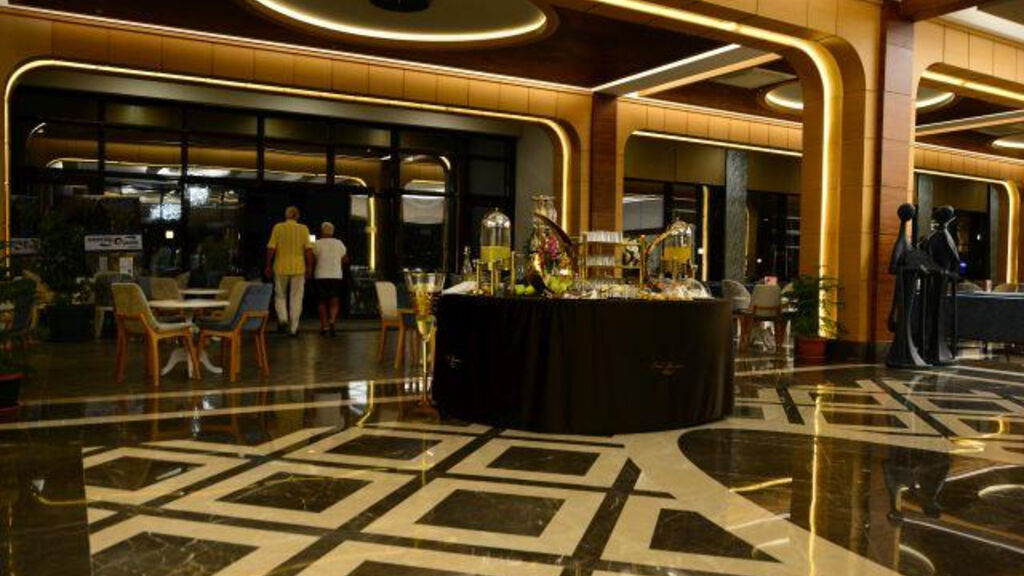 Glamour Resort & Spa