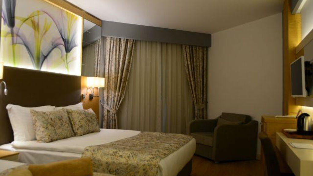 Glamour Resort & Spa