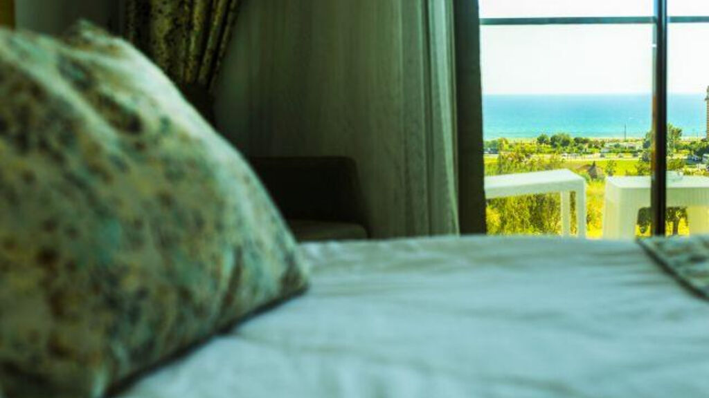 Glamour Resort & Spa