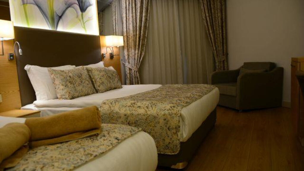 Glamour Resort & Spa