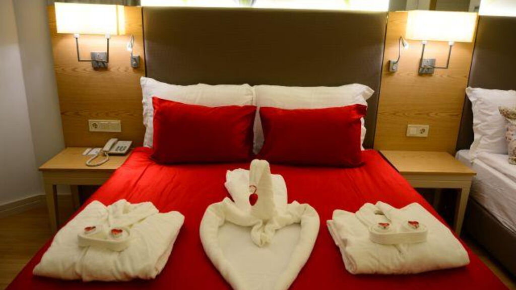 Glamour Resort & Spa