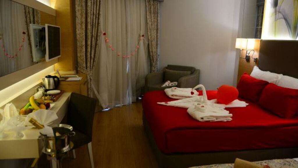 Glamour Resort & Spa