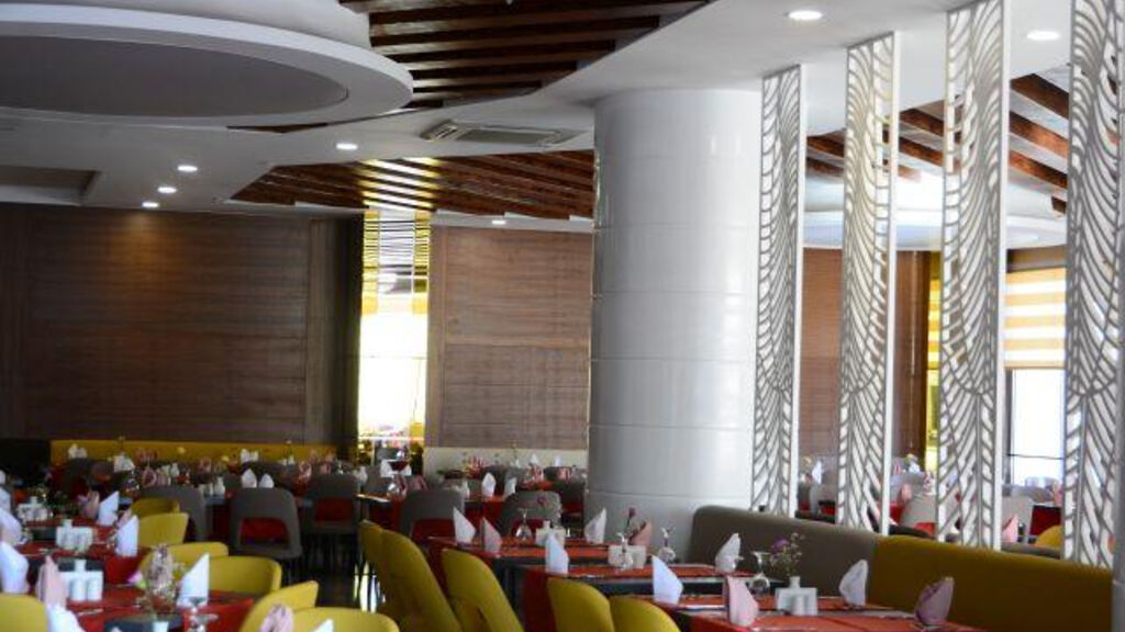 Glamour Resort & Spa