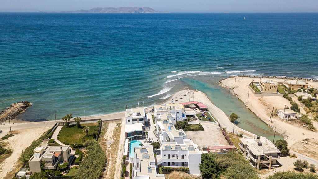 Golden Bay Hotel & Bungalows