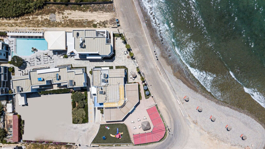 Golden Bay Hotel & Bungalows