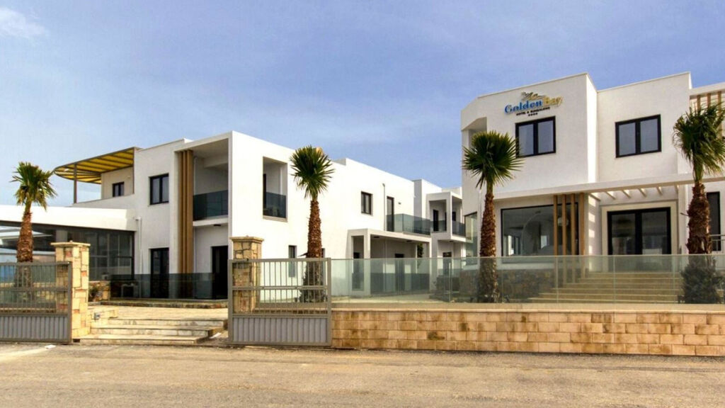 Golden Bay Hotel & Bungalows