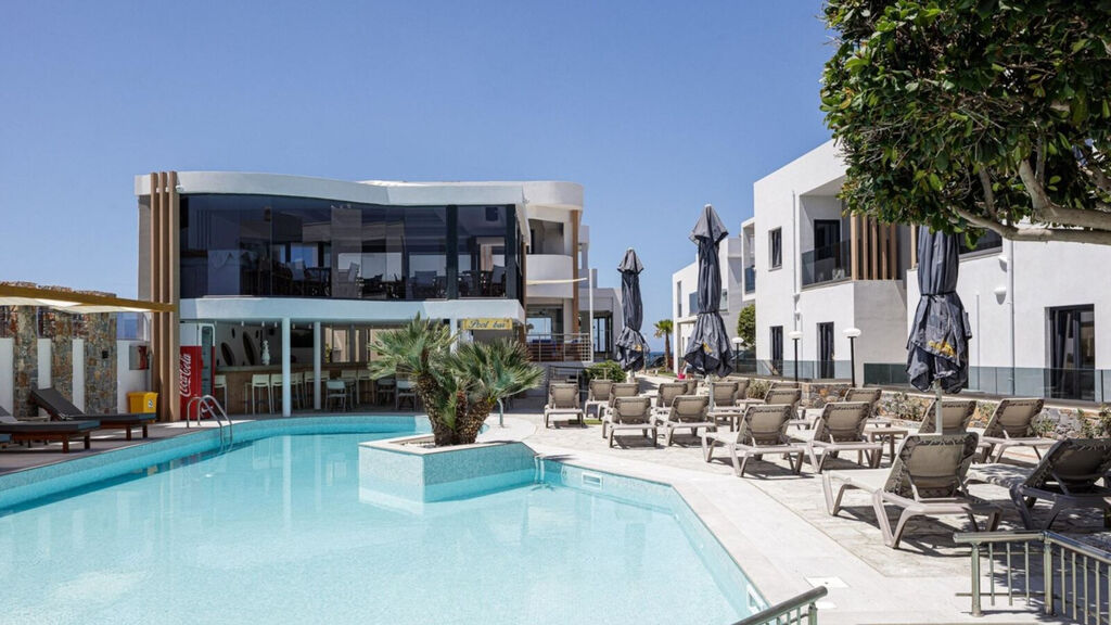 Golden Bay Hotel & Bungalows