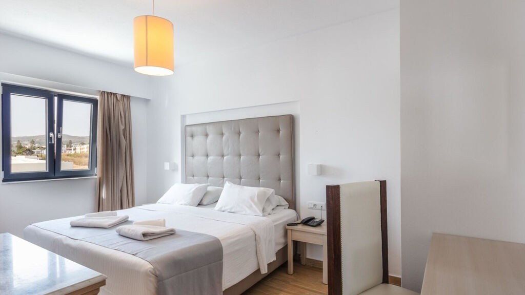 Golden Bay Hotel & Bungalows