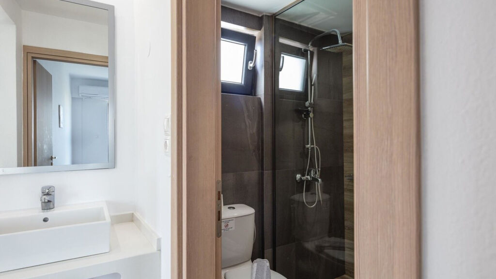 Golden Bay Hotel & Bungalows