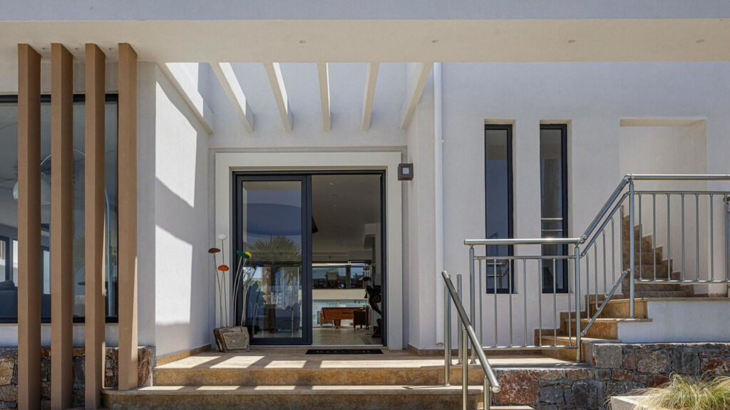 Golden Bay Hotel & Bungalows