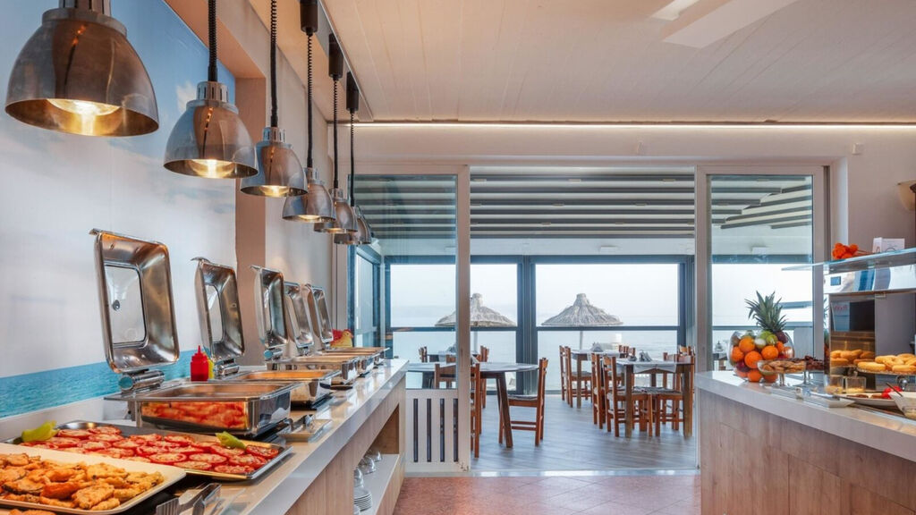 Golden Bay Hotel & Bungalows