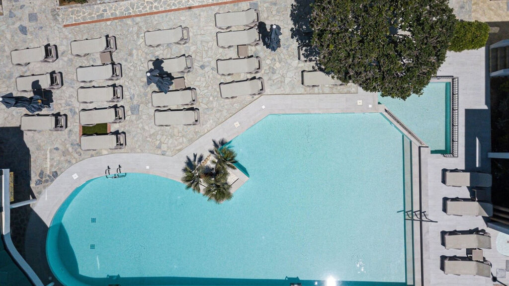 Golden Bay Hotel & Bungalows