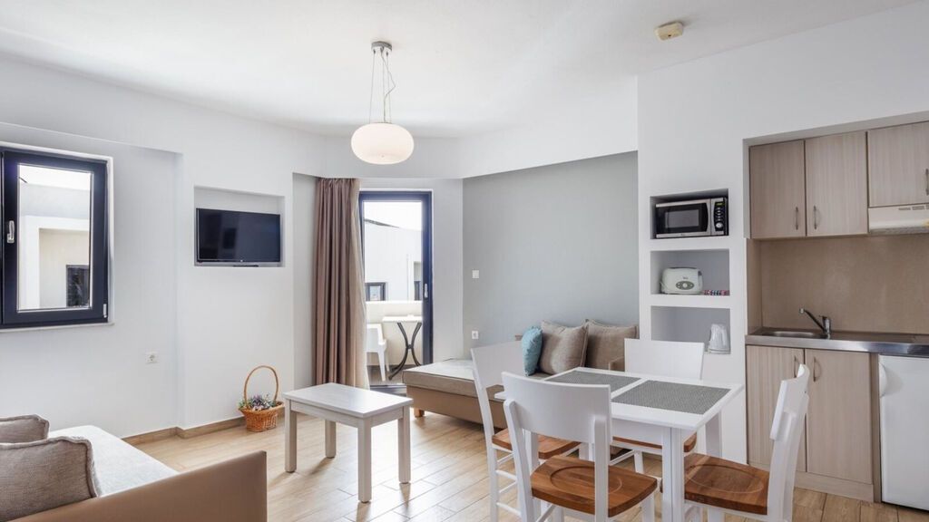 Golden Bay Hotel & Bungalows