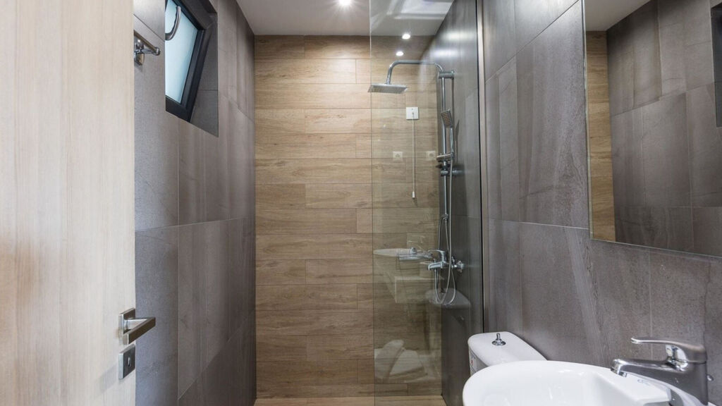 Golden Bay Hotel & Bungalows