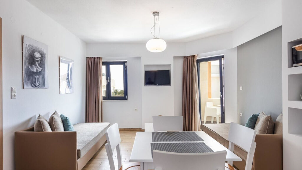 Golden Bay Hotel & Bungalows