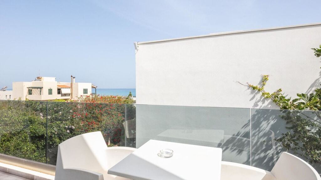 Golden Bay Hotel & Bungalows