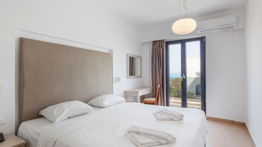 Golden Bay Hotel & Bungalows