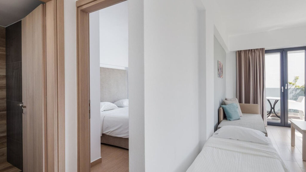 Golden Bay Hotel & Bungalows