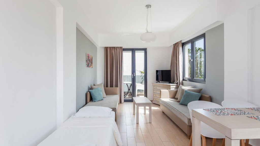 Golden Bay Hotel & Bungalows